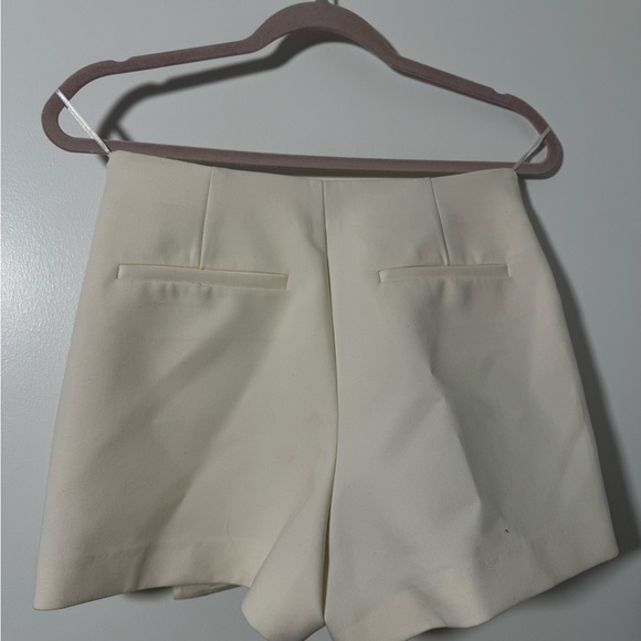 Zara skort in ivory/cream. Size S. Worn twice. But is perfectly fine. - Picture 4 of 5